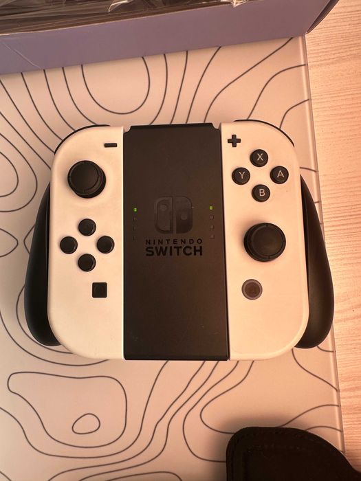 Продам прошитый Nintendo Switch OLED в отличном состоянии