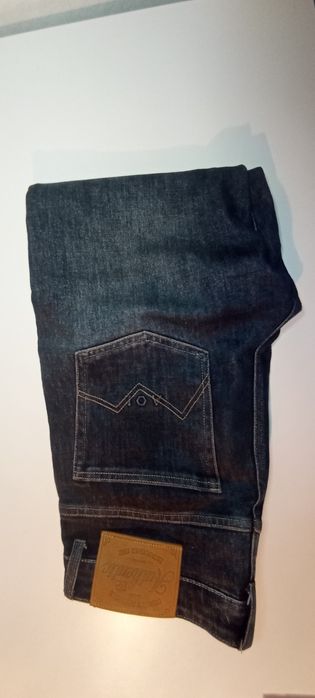 Продам джинсы подростковые новые