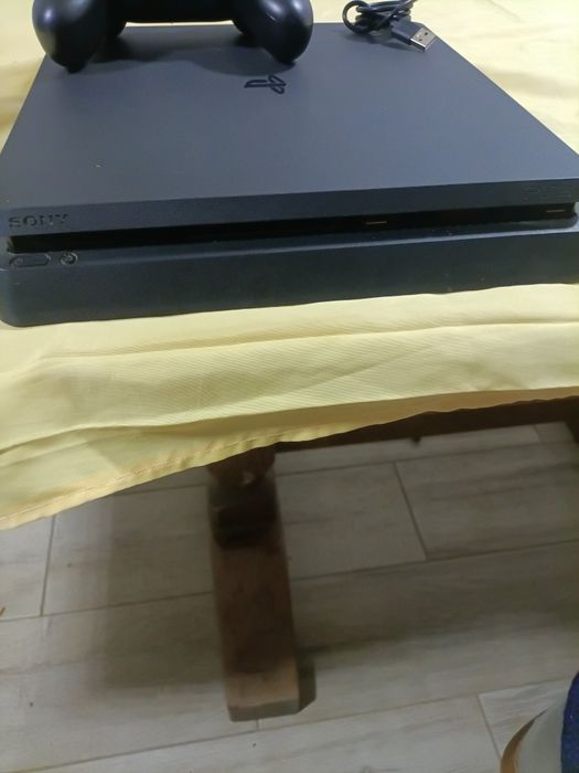 PlayStation 4slim