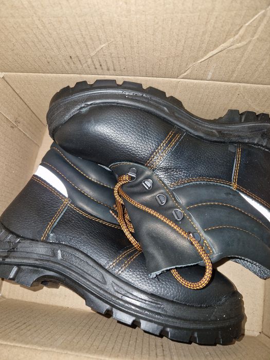 СРОЧНО Продам спецобувь