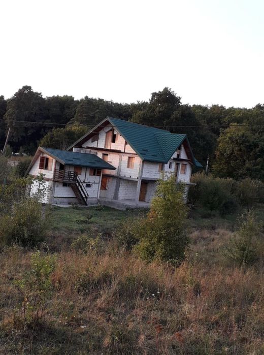 Casă la roșu + teren 1000 mp – Dobrovăț, Iași