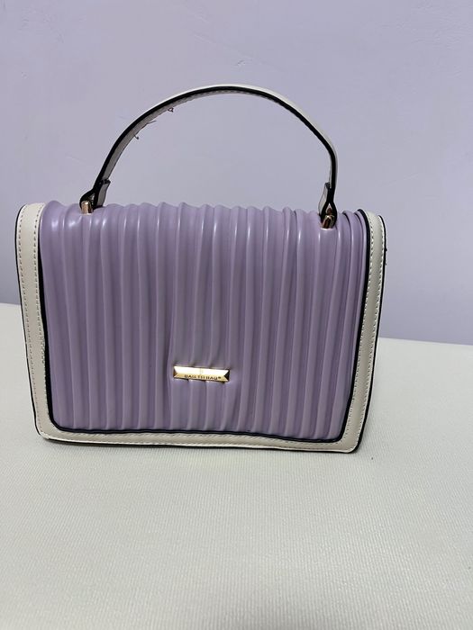 Дамска чанта с дръжка