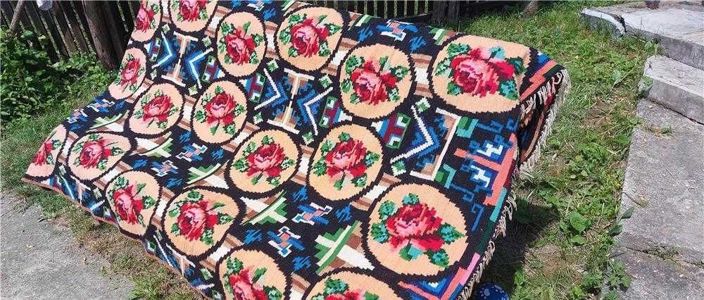 Cuverturi și covor țărănești