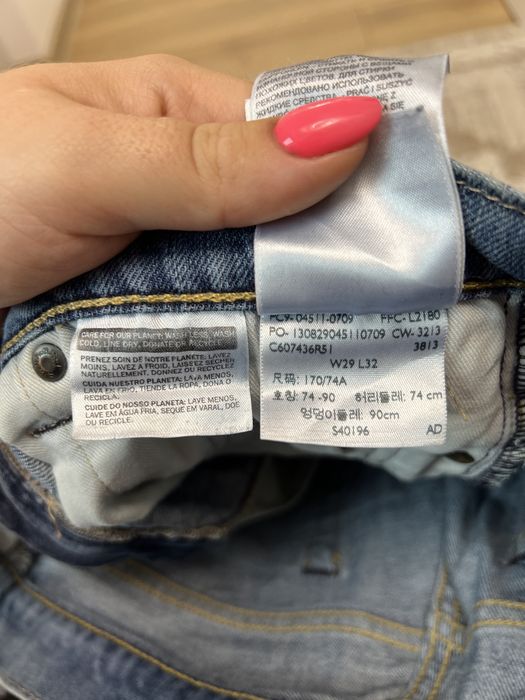 Blugi Levi s fara defecte