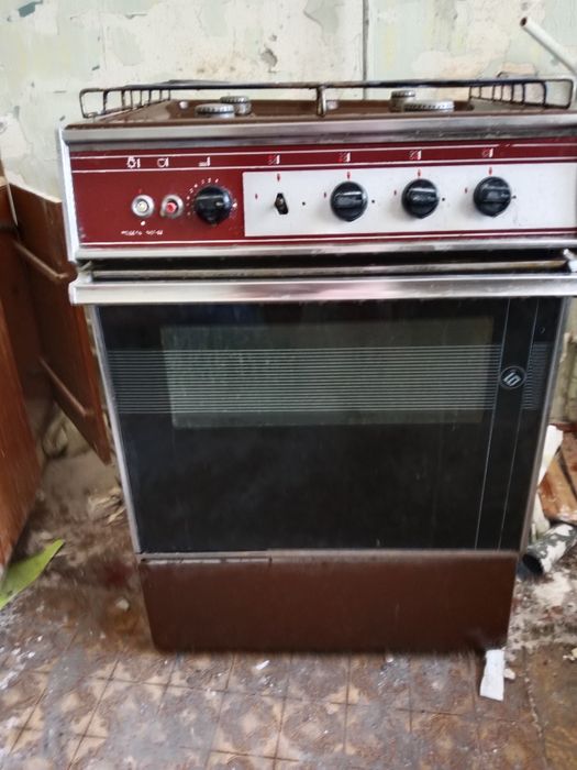 Продам газовую плиту