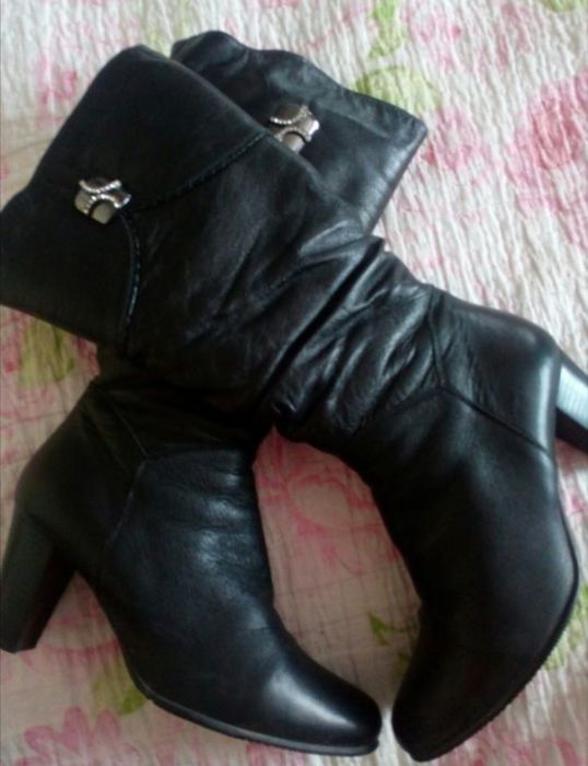 Срочно продам сапоги. Кожа
