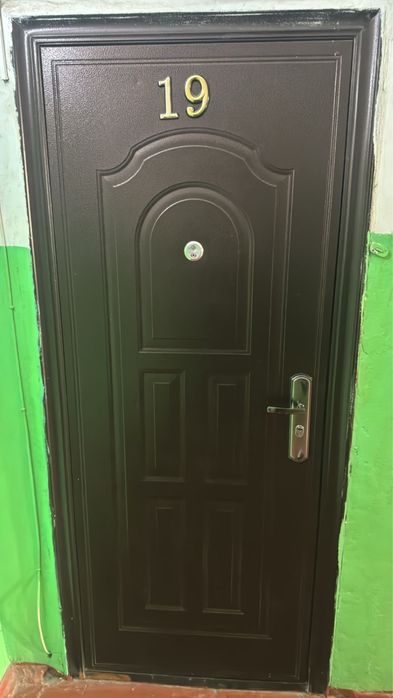 двери наружный и меж комн