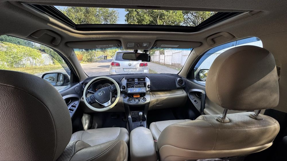 Тойота Рав-4 2012 год