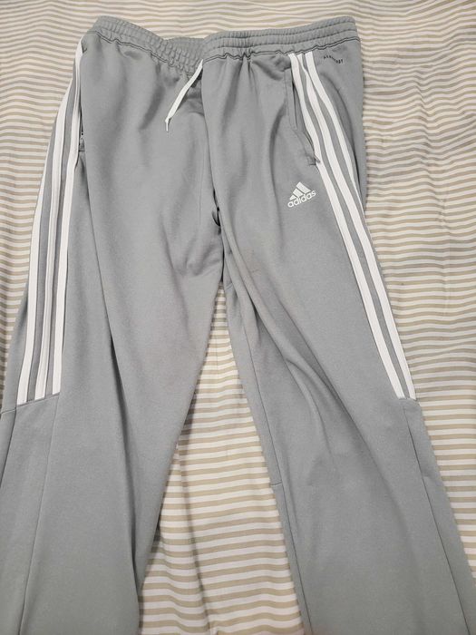 Adidas pantaloni și bluza
