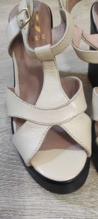 Босоножки женские кожаные