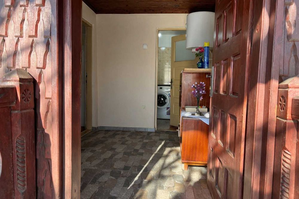 Casa gospodarului, bine întreținută, cu teren generos – Comarnic