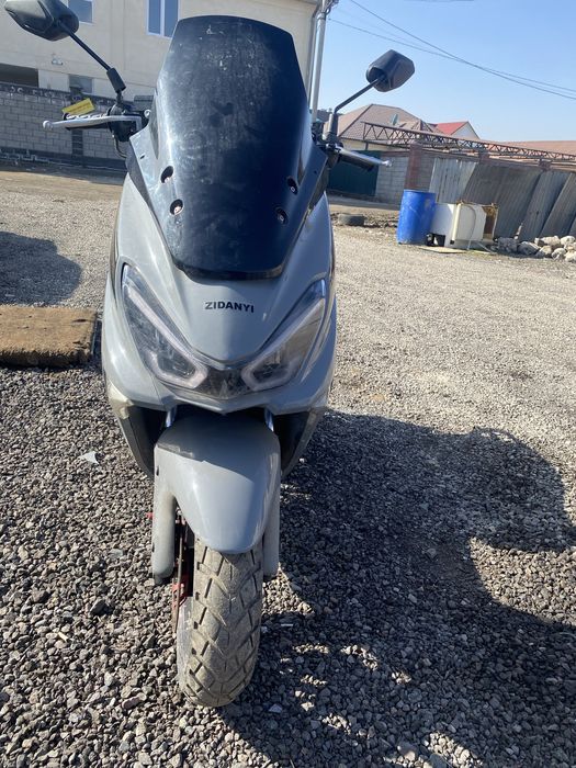 В продаже скутер макси