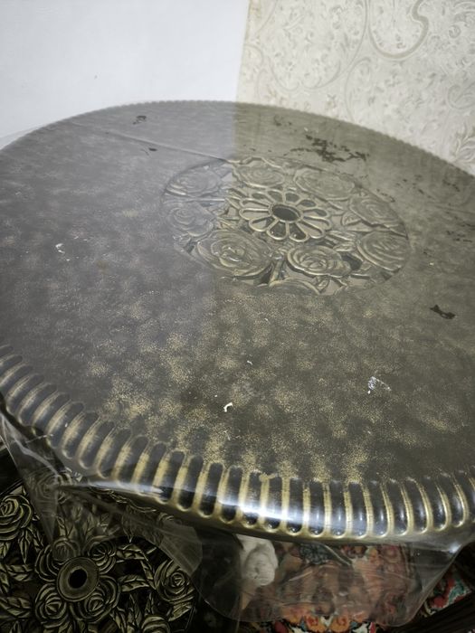 Стол и 4 стула в отличном состоянии