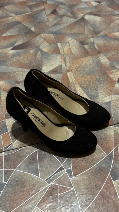 Продам туфли замшевые