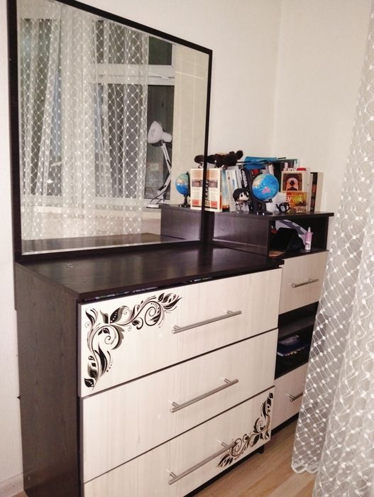 Продаем: кровать, шкаф и тумбочки!