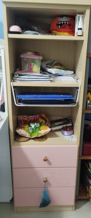 Vând birou fete, pe colț