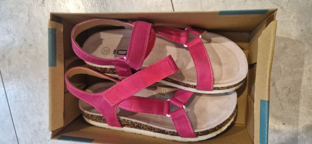 Sandale fetite mărimea 33