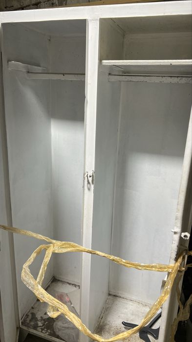 Гардероб за съблекалня- метален двукрилен 180/90