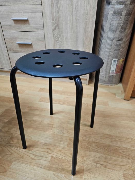 Черный табурет от IKEA