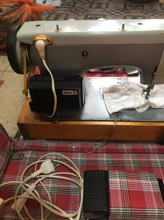 Продам швейную машинку