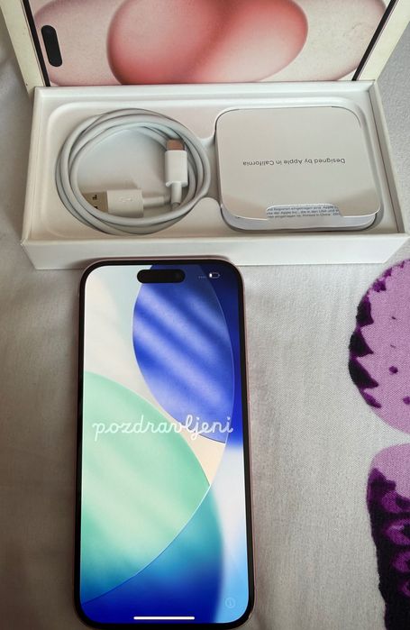 Vând iPhone 15 Pink