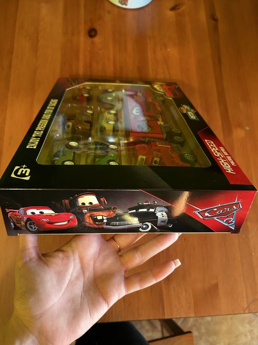 Masinute de jucarie Cars NOI set 7 masini (6 mici + Camion)