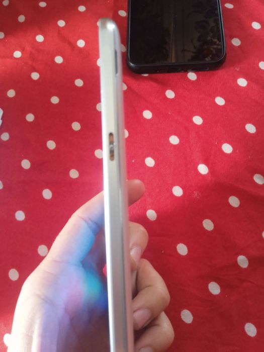 Продам телефон рабочий