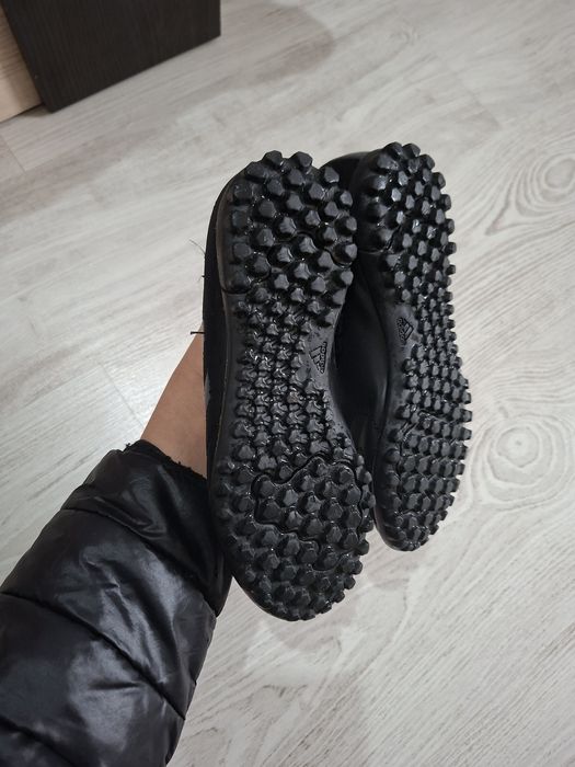 Ghete de fotbal Adidas in stare foarte bună! Nr 33
