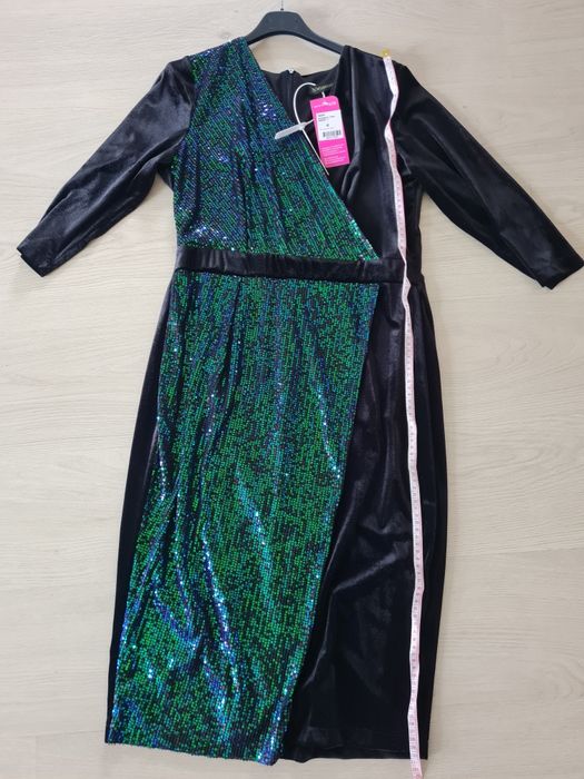 Rochie de ocazie, mărimea 46.
Nouă cu etichetă.
Lungime: 100 cm
Talie: