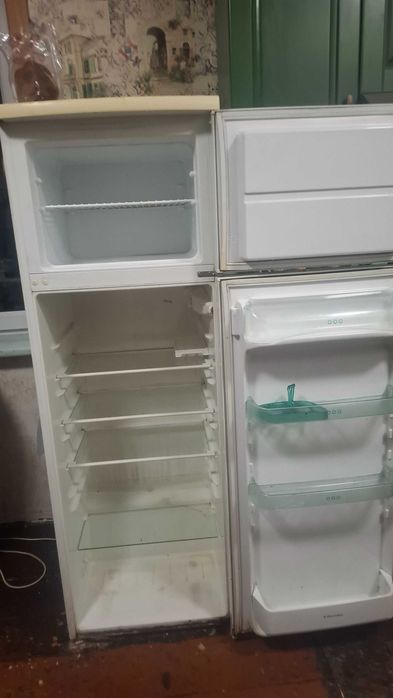 Продам рабочий холодильник