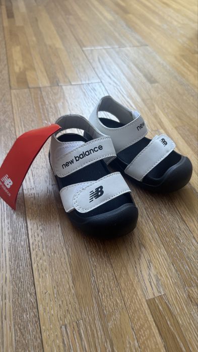 Новые сандалии New Balance