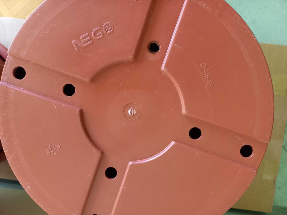 Пластмасова саксияя Ф45 - 2бр.