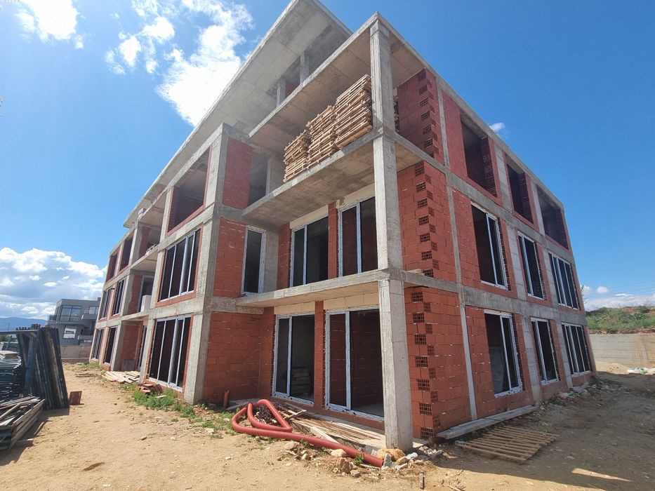 Продава се Тристаен апартамент в Благоевград, Баларбаши - 195 кв.м за 759 €/кв.м - Снимка #2