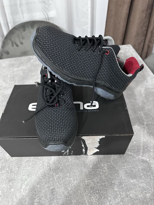 Bocanci de protectie cu bombeu metalic