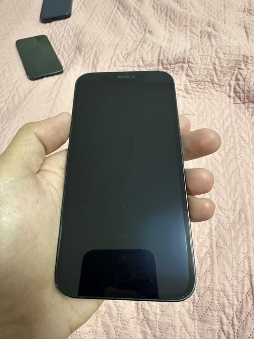 Продам iphone 12 в хорошем состоянии;
