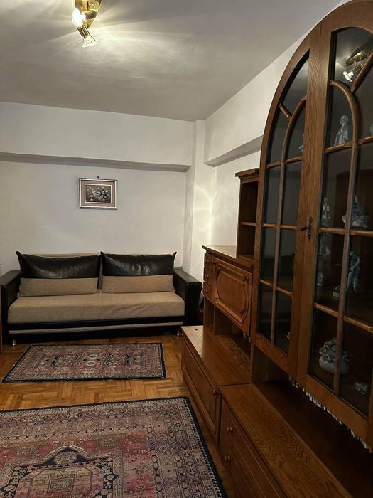 Închiriez apartament zona centrala