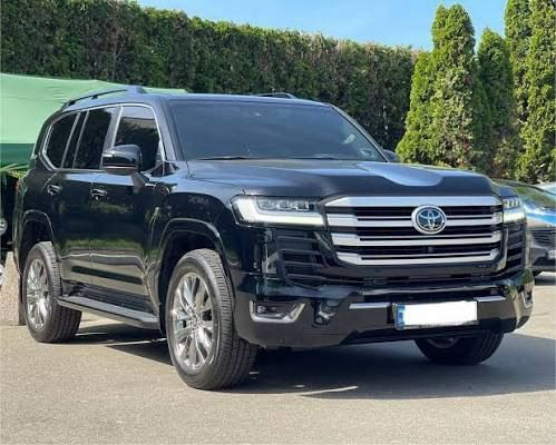 Продам свой Land cruiser 300 (70th anniversary), 2021 года, пр-г 56000