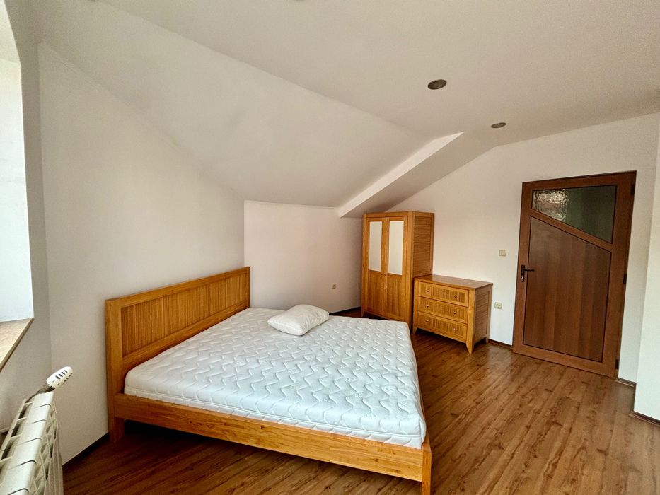 Дава се под наем Етаж от къща в Шумен, 5-ти полк - 143 кв.м за 459 € - Снимка #5