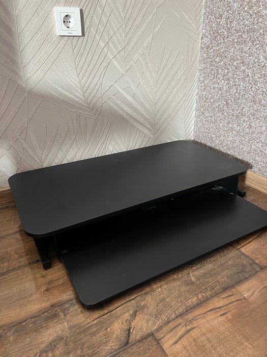 Регулируема стойка за бюро