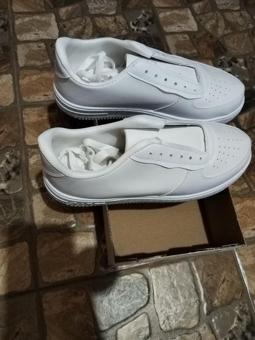 Чисто нови дамски маратонки