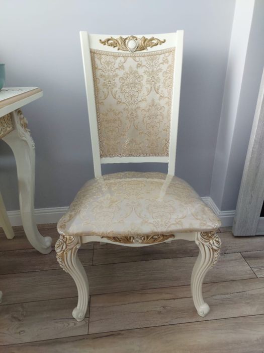 Продам стол со стульями 6 шт