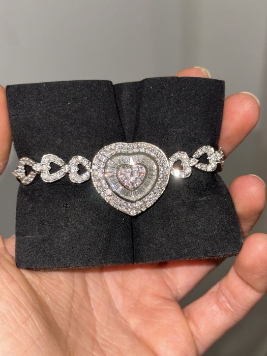 Brățară din argint cu safire albe