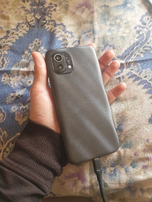 Qirilgan chizilgan joylari yuq