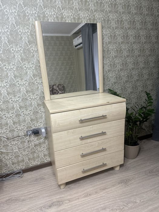 Тумба с зеркалом