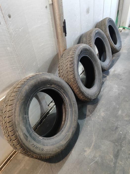 Продам  резину липучку 265/65/R17