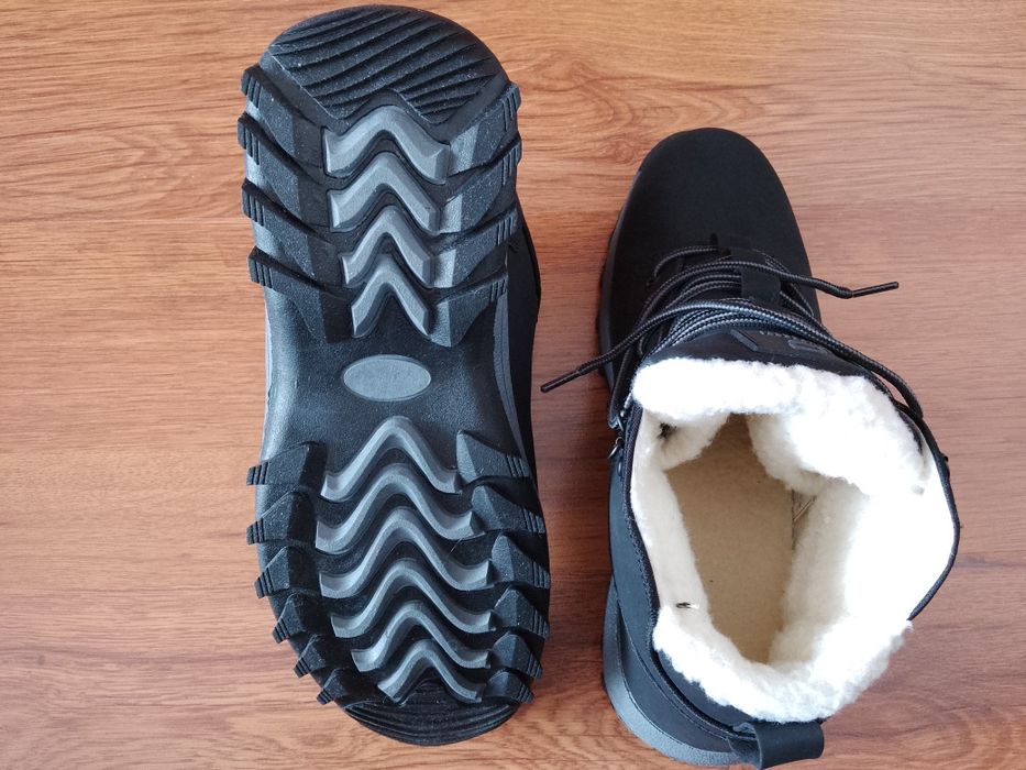 Топли зимни обувки ( нови )