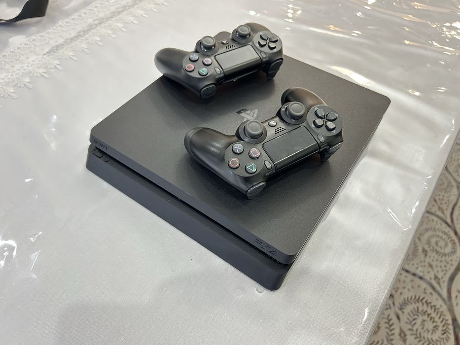 Playstation 4 slim