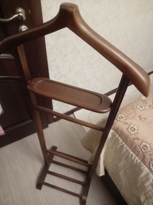 Вешалка напольная.