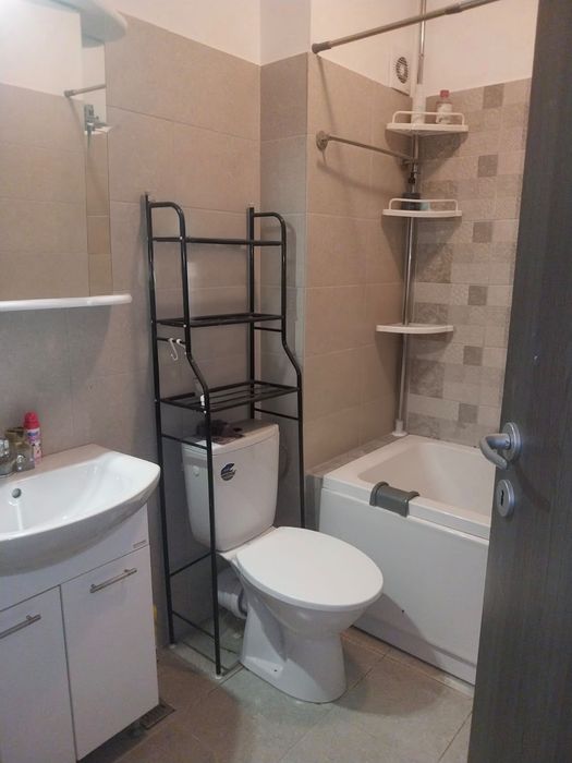 Apartament 2 camere  decomandat și mobilat ,Militari Residence  Et 1 din 4 plus mansarda ,lift ,loc de parcare la liber ,balcon închis,jaluz verticale