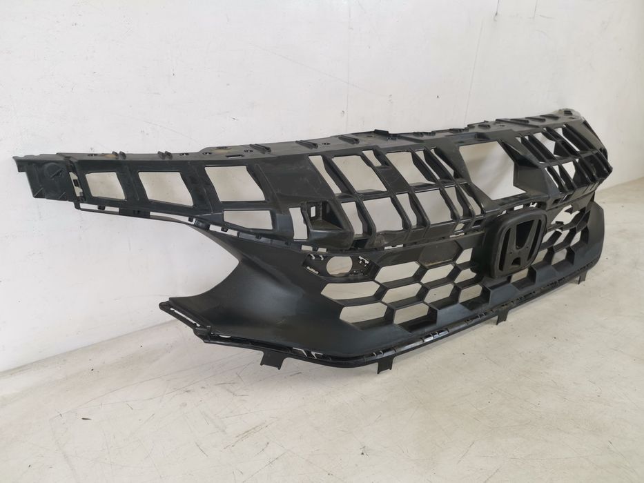 Хонда Цивик / Honda Civic Оригинална предна решетка в добро състояние